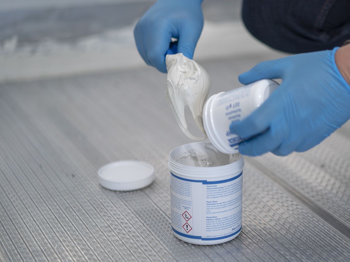Mastic silicone - HT 300 - WEICON - pour collage / haute température