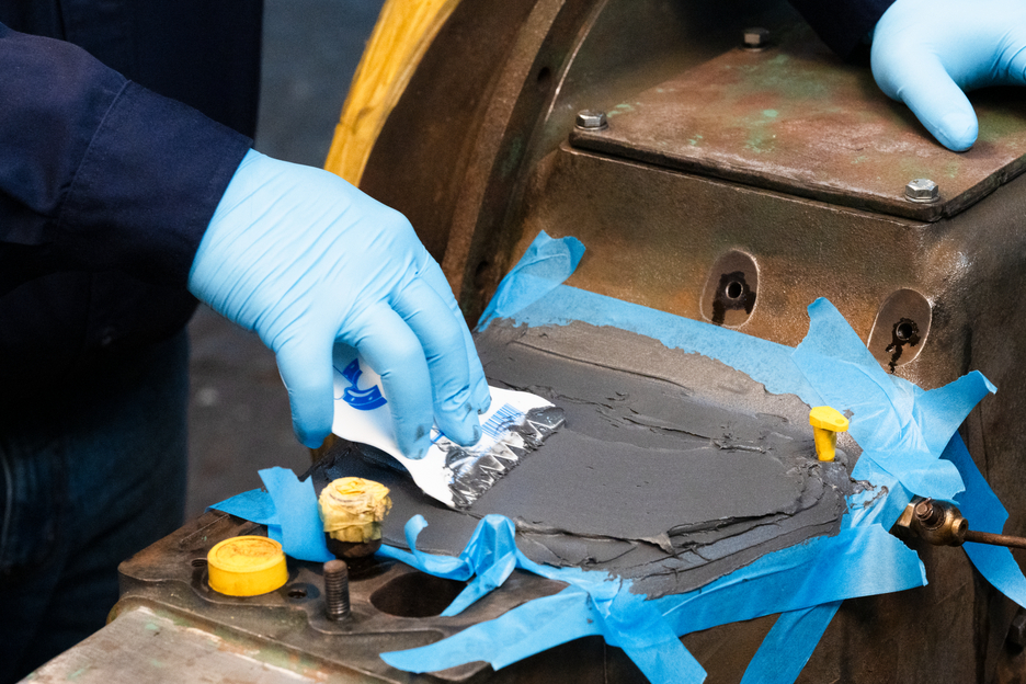 WEICON HB 300 | système à base de résines époxy résistant aux hautes températures pour la réparation et le moulage