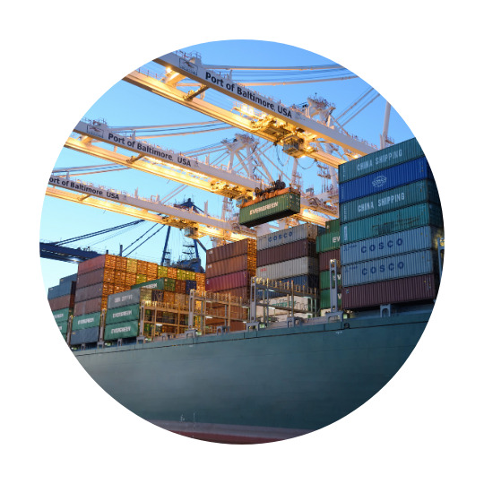 Conteneurs sur un bateau