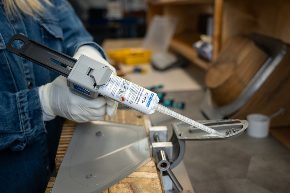 Easy-Mix PE-PP 50 | Adhésif de construction à base d'acrylate de méthyle pour matières plastiques spéciales