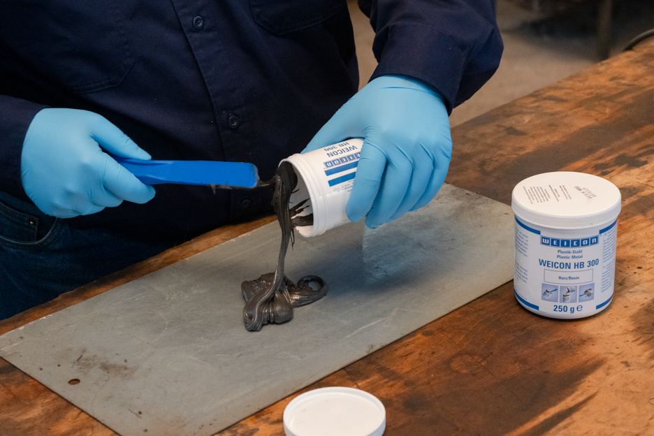 WEICON HB 300 | système à base de résines époxy résistant aux hautes températures pour la réparation et le moulage