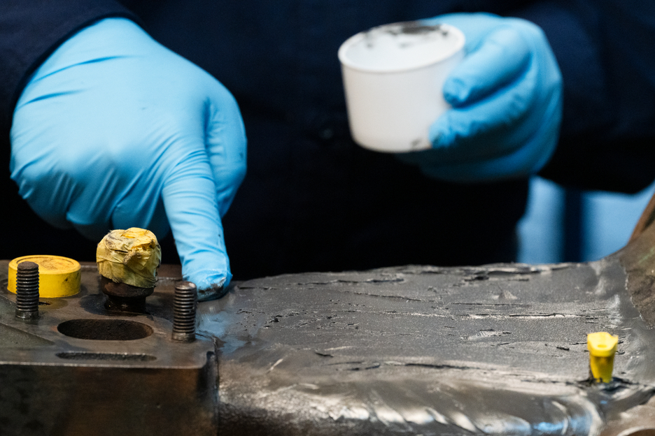 WEICON HB 300 | système à base de résines époxy résistant aux hautes températures pour la réparation et le moulage