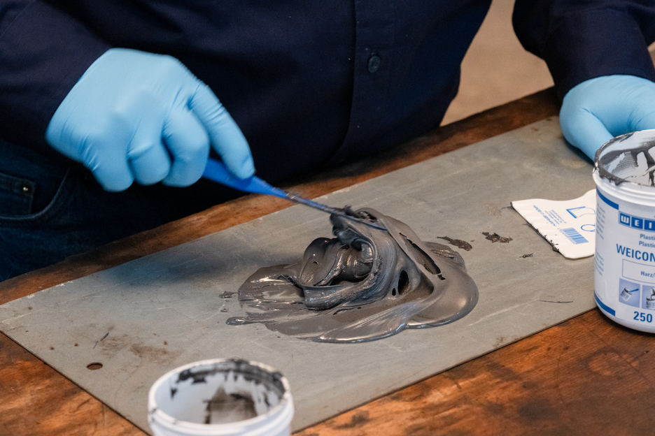 WEICON HB 300 | système à base de résines époxy résistant aux hautes températures pour la réparation et le moulage