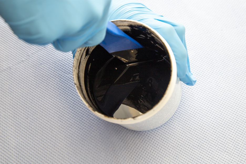 WEICON WR | Système à base de résines époxy liquides pour le scellement et la compensation des fentes